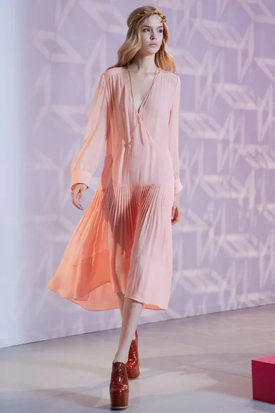 Look 18